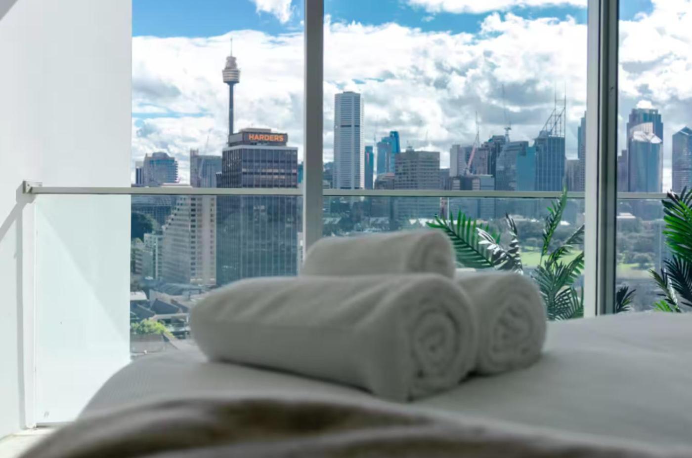 Stunning Harbour Bridge And Opera House Views! Apartment
